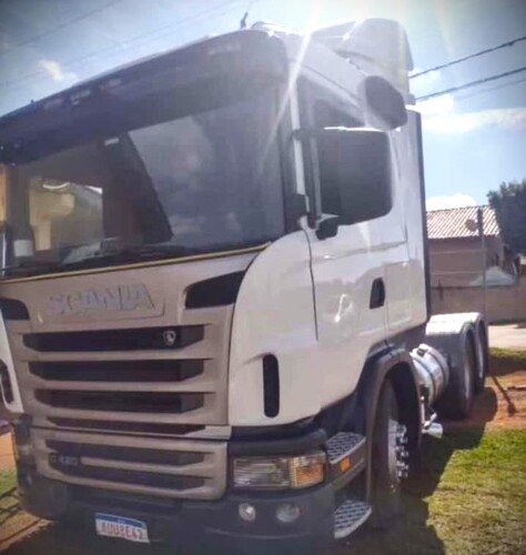 Caminhão tem placas AUU-8E42 e foi visto em Ponta Porã, Mato Grosso do Sul