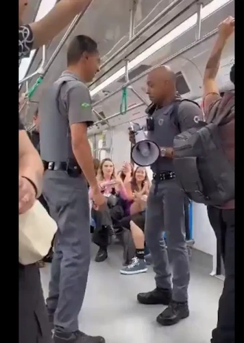 Imagem ilustrativa da imagem Seguranças dançam ao som de Bruno Mars em metrô de SP