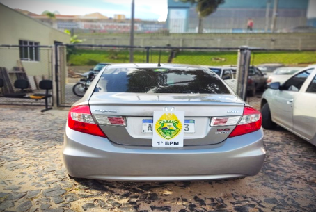 Honda Civic, com placas AZS-6J83, foi recuperado pela Polícia Militar (PM)
