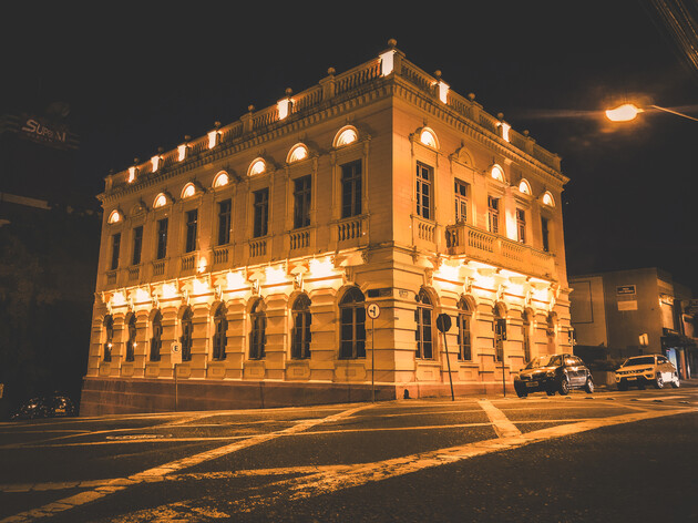 Centro de Cultura de Ponta Grossa visto à noite