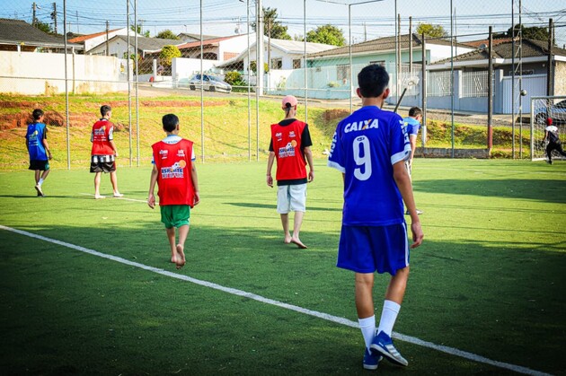 Os times participantes receberão um jogo de camisa e calção a serem usados