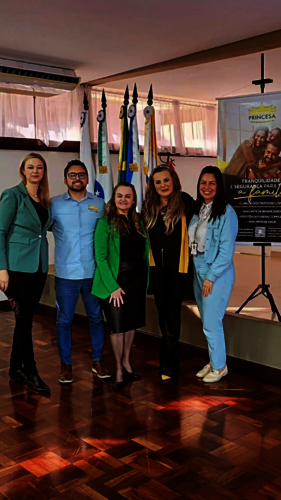 Solange Pimentel - sócia proprietária da Princesa Assistência;
Fábio Angelo Rodrigues -coordenador da Princesa Assistência; Claudenice Regilio - dentista; Fabiana Mika - psicóloga; Ana Claudia Bastiani - técnicas de atividades