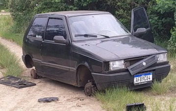 Carro foi localizado próximo ao porto de areia, em Ponta Grossa