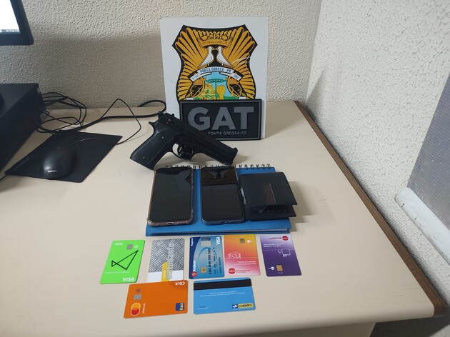 GAT encontrou os aparelhos celulares e cartões de crédito roubados do casal