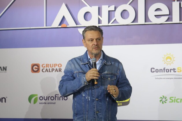 Ministro da Agricultura e da Pecuária, Carlos Fávaro, participou da cerimônia de abertura do Agroleite