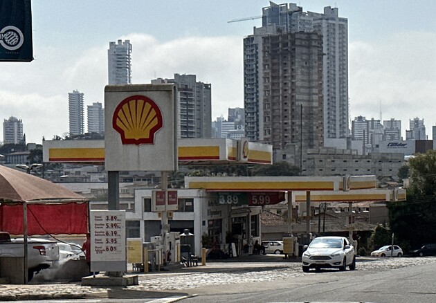 Maioria dos postos da cidade está comercializando o litro da gasolina a R$ 5,99