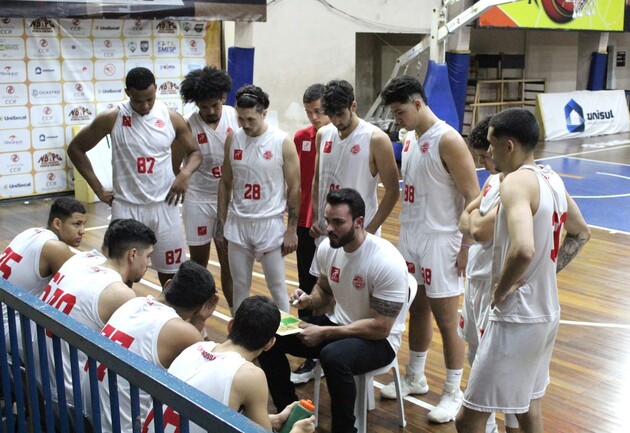 Equipe é comandada pelo técnico Milos Alexander