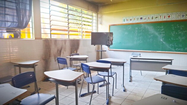 Chamas teriam iniciado dentro de uma sala de aula