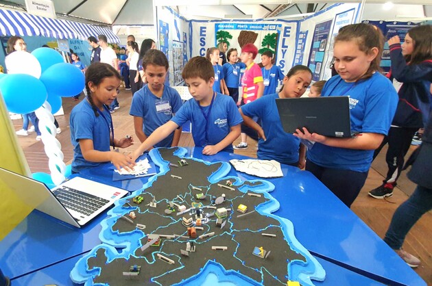 Um dos trabalhos expostos é uma maquete de Ponta Grossa feita por alunos da Escola Prefeito Ernesto Guimarães Vilela