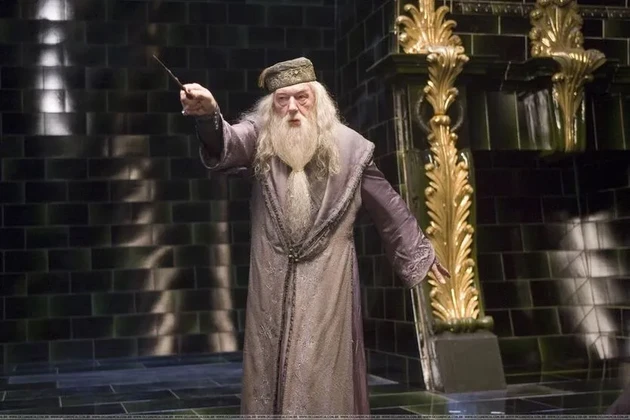 Gambon sempre foi instantaneamente reconhecível pelos tons profundos e arrastados de sua voz