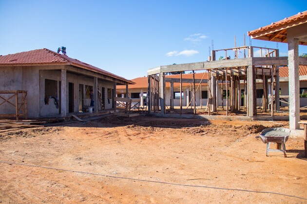 A construção da nova sede da Pré-Escola Aquarela, que já passou por vários imóveis no município, está em ritmo acelerado