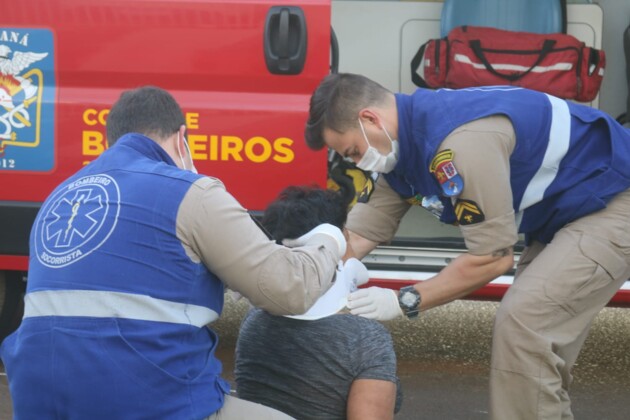 A situação ocorreu na esquina entre as ruas Leonel Brizola e Reverendo Oziel de Freitas, no Jardim Guarujá