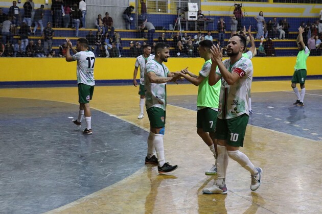Com uma vitória na 2ª fase, time de Cândido de Abreu (foto) sonha com vaga nos play-offs