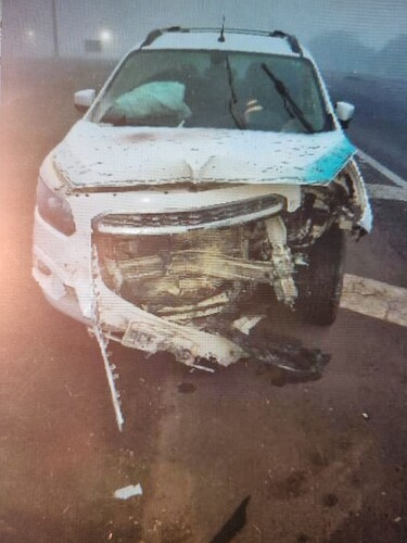 Chevrolet Spin, com placas de Curiúva, foi atingida por um Corsa