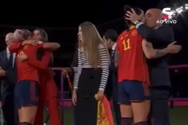 A atleta se mostrou incomodada com a situação protagonizada pelo presidente da FEF em live após o jogo