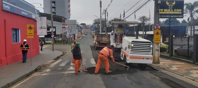 Meia-pista para a aplicação de microrrevestimento asfáltico