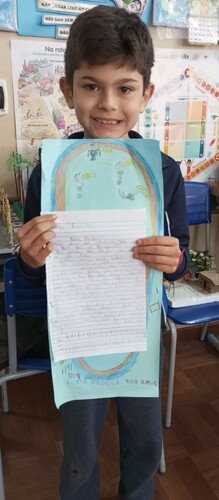 O aluno Bernardo realizou a produção de texto sobre o passeio no lago de Olarias e uma maquete do Buraco do Padre