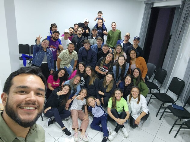 Grupo de jovens realiza ação beneficente em PG