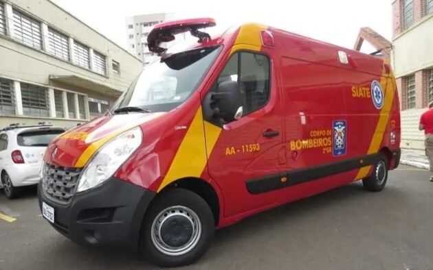 Segundo informações do Corpo de Bombeiros, o golpe teria atingido a região dorsal do jovem