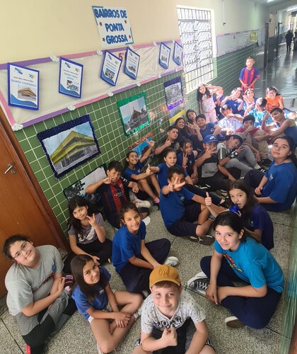 Com a montagem de um quebra-cabeça em sala de aula, os alunos descobriram quais bairros iriam conhecer