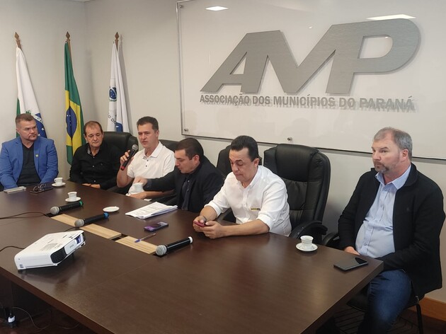 Prefeito de Palmeira, Sérgio Belich (União), esteve presente na reunião