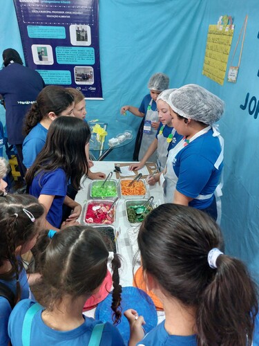 Durante as atividades, os alunos aprenderam a preparar receitas saudáveis