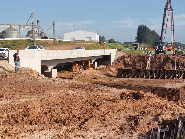 Obras já atingiram cerca de 60%. Nova estrada ligará as rodovias PR-151 e PR-090