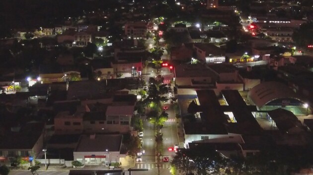 A substituição das luminárias antigas foi feita em várias partes da cidade, abrangendo o perímetro urbano, bem como locais como Vista Alegre, Bairro dos Franças, Briolândia, Natingui, Lageado Bonito, entre outros