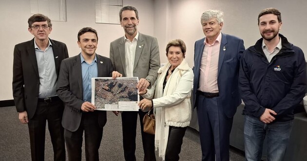 A prefeita Elizabeth e o deputado Aliel Machado reuniram-se com o diretor e com o coordenador da Itaipu