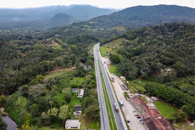 O trecho de aproximadamente 81 quilômetros da BR-277 entre Curitiba e o Litoral vai ganhar faixas adicionais