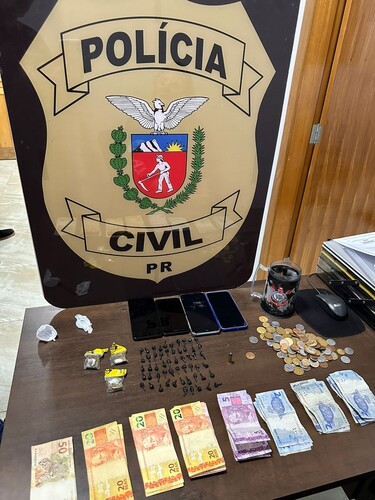 Polícia encontrou droga, dinheiro e celulares na casa do possível traficante