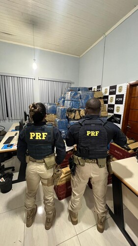 Polícia Rodoviária Federal (PRF) apreendeu mais de cinco quilos de maconha em Irati