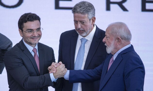 Lula deu posse a Celso Sabino, do União Brasil, ao lado de Arthur Lira