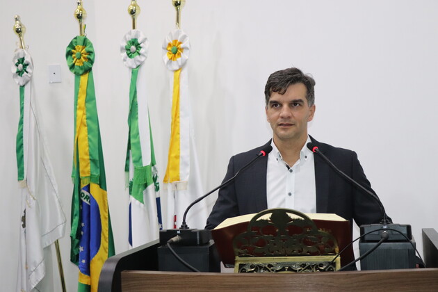 João Almeida Júnior: “as novas lâmpadas ajudam a reduzir o consumo de energia elétrica e conferem maior segurança para a população”