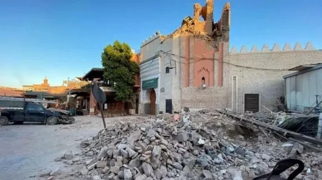 Antiga mesquita na histórica cidade de Marrakech foi bastante danificada por terremoto
