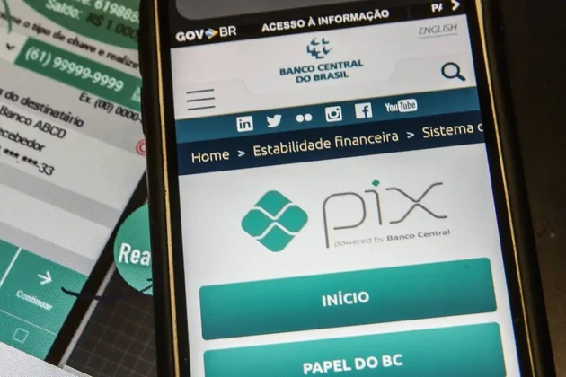 O Pix, sistema de pagamentos instantâneos criado pelo Banco Central, foi lançado no Brasil em 2020