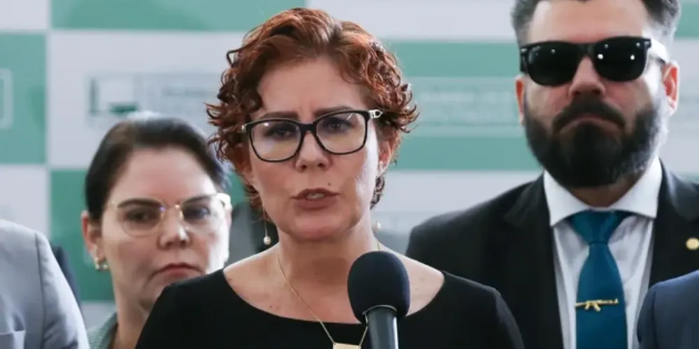 Carla Zambelli também foi alvo de uma operação da PF de busca e apreensão em agosto deste ano