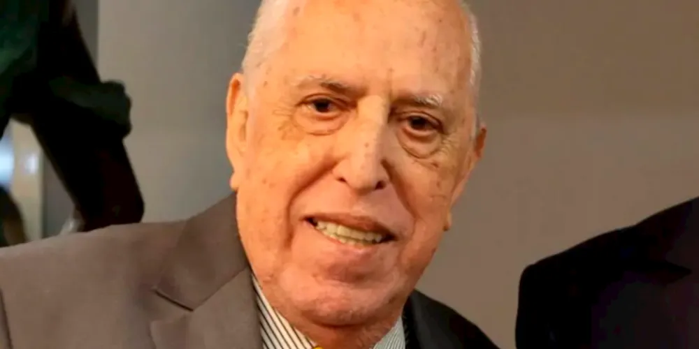 Na Associação Comercial do Paraná (ACP), atuou por diversos anos como vice-presidente. Atualmente, era coordenador do Conselho Superior da Instituição.
