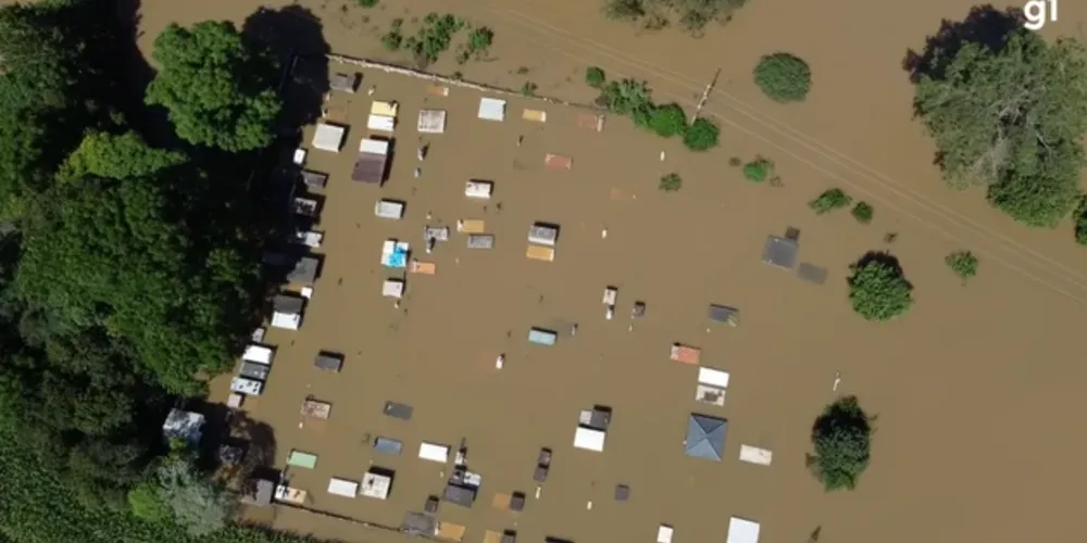 Alagamento em cemitério do Paraná chega ao sexto dia com mais túmulos submersos