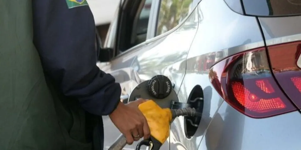 O imposto da gasolina subirá R$ 0,15, para R$ 1,37 por litro
