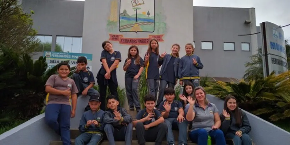 Bairros, pontos turísticos e sedes do poder público local foram alguns locais visitados durante a dinâmica