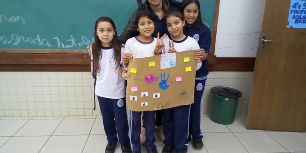 Cartazes e outros elementos foram confeccionados pelos estudantes para marcar o trabalho