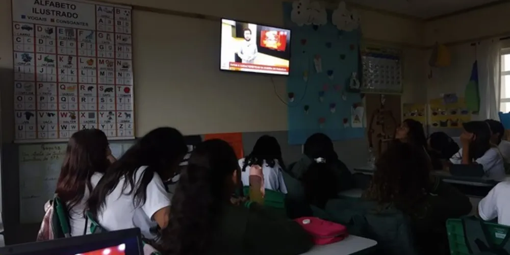 Docente cita que materiais do projeto contribuem efetivamente nas aulas