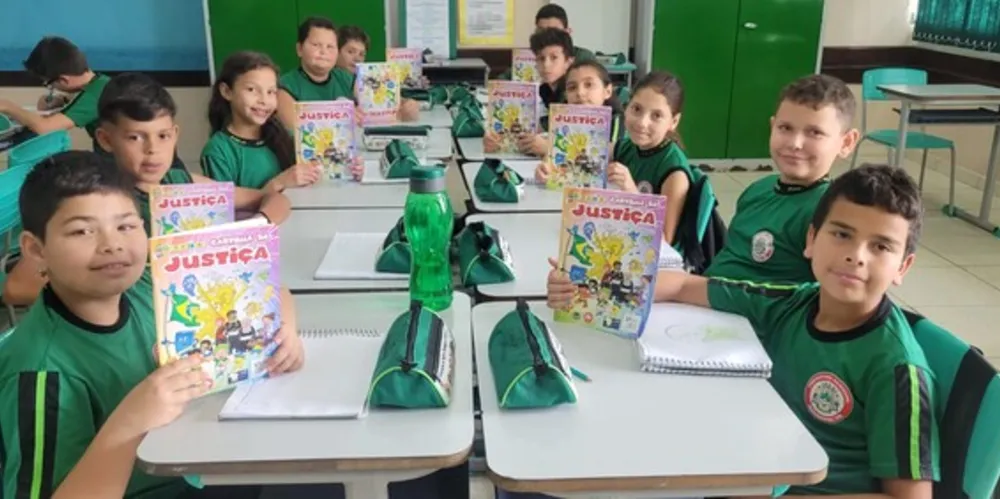 Materiais auxiliaram estudos e produções dos educandos