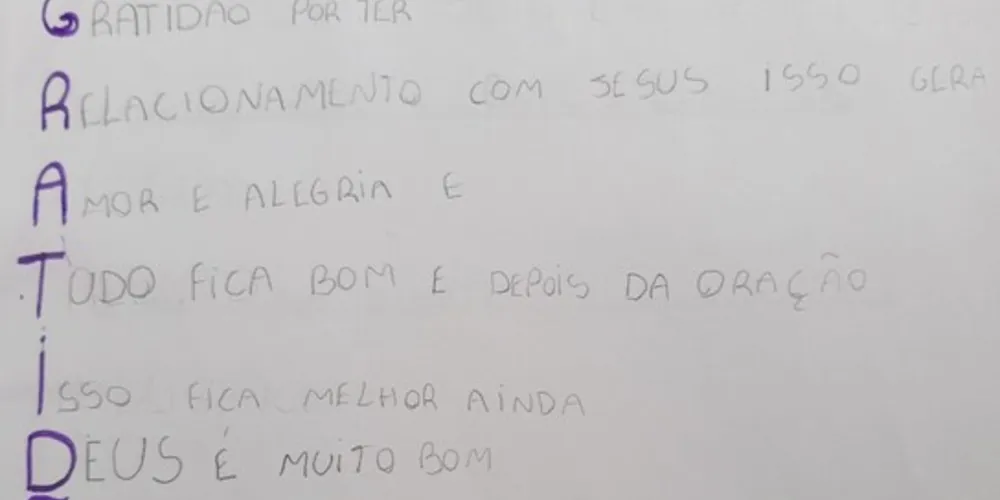 Educandos puderam construir produções com a palavra 'gratidão'