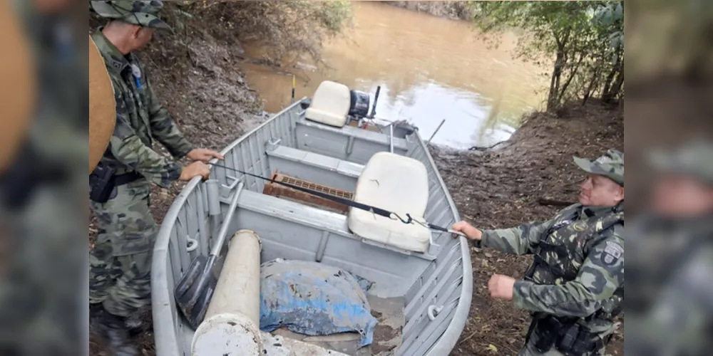 Fiscais do IAT encontraram três ranchos que serviam de alojamento para caçadores às margens do Rio Tibagi, em Ponta Grossa.