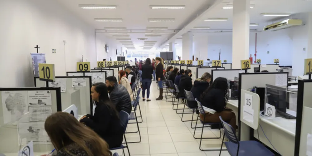 15,1 mil vagas: Agências do Trabalhador do Paraná têm oportunidades em todo Estado