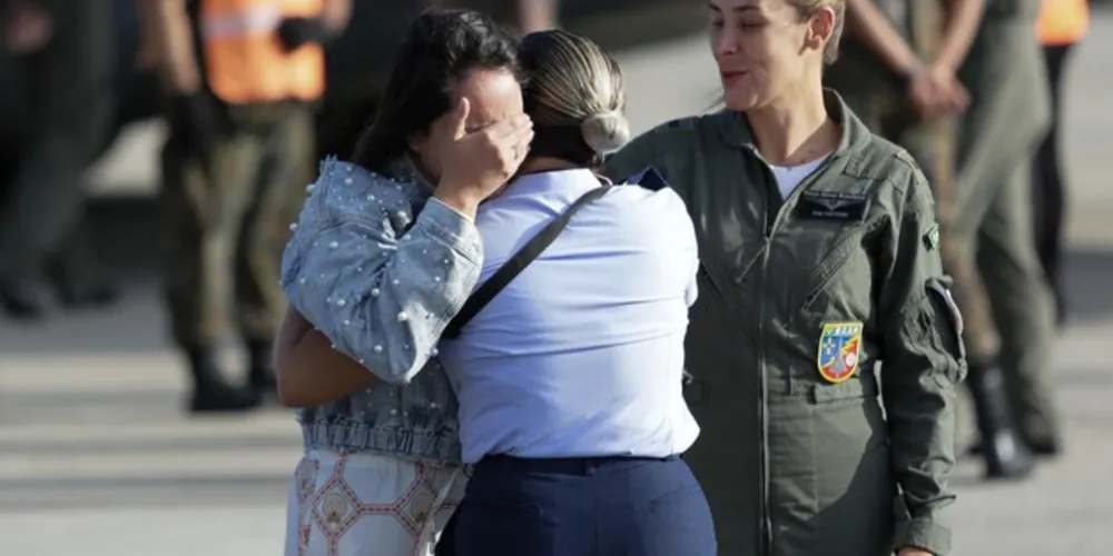 Brasileiros que fugiram da guerra chegaram ao Recife