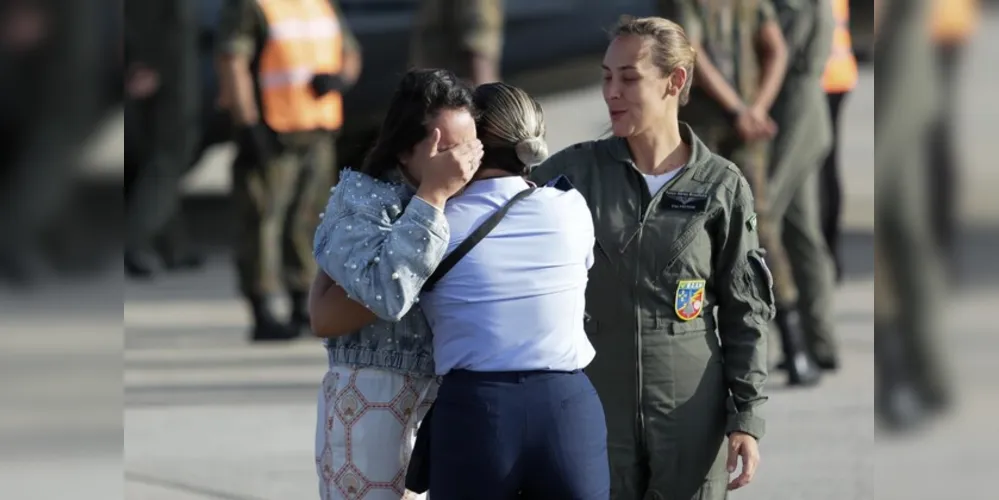 Brasileiros que fugiram da guerra chegaram ao Recife