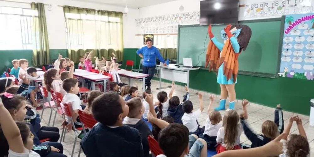 Durante todo o dia, os 164 alunos da escola puderam participar das atividades educativas